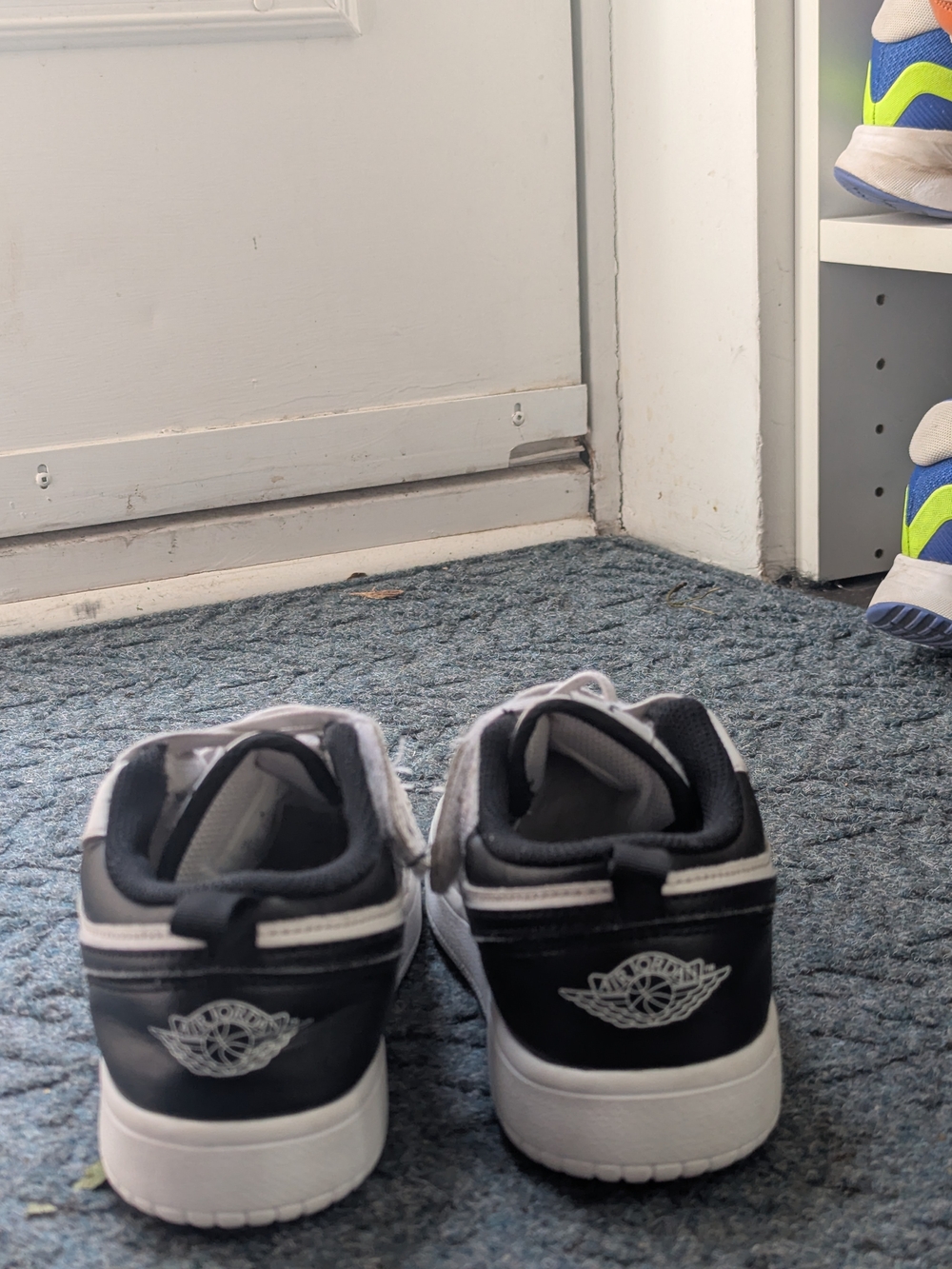 Nike Kids Black and White Low-Top Sneakers with Logo Heel
